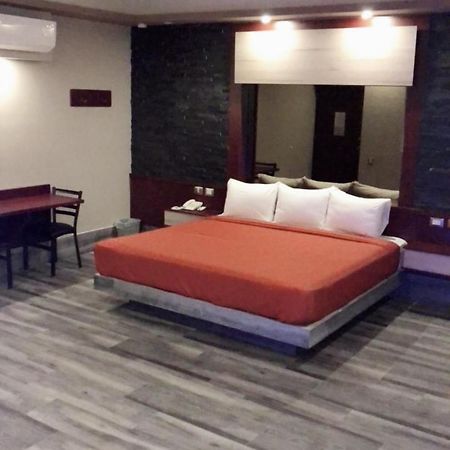 Hotel Plaza Arteaga Μοντερέι Εξωτερικό φωτογραφία