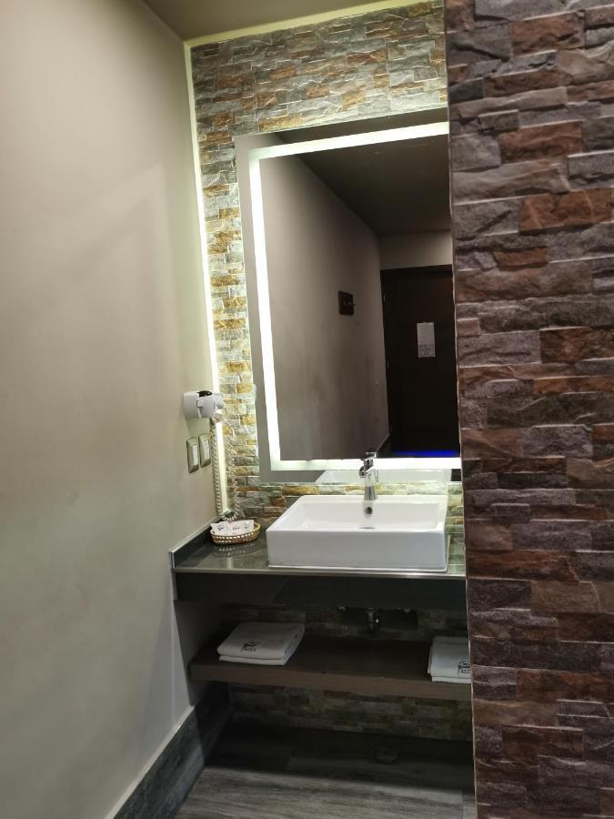 Hotel Plaza Arteaga Μοντερέι Εξωτερικό φωτογραφία
